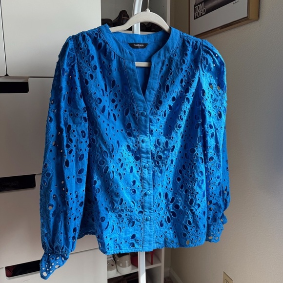 NWOT Summer Blue Eyelet Women's Long Sleeve Blouse - Picture 2 of 4